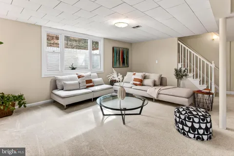 $864,000 | 905 North McKinley Road, Arlington, VA 22205