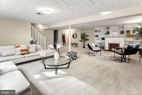 $864,000 | 905 North McKinley Road, Arlington, VA 22205