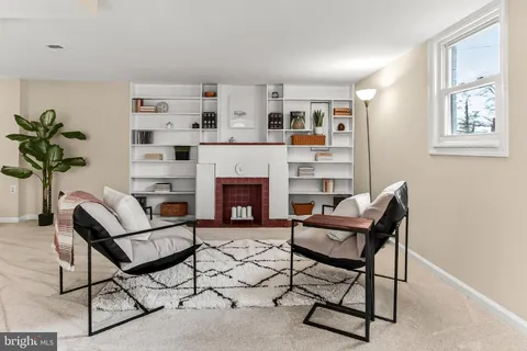 $864,000 | 905 North McKinley Road, Arlington, VA 22205