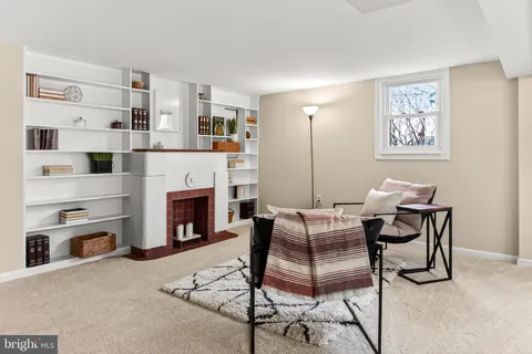 $864,000 | 905 North McKinley Road, Arlington, VA 22205