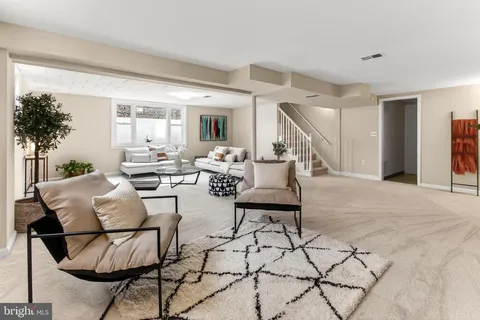 $864,000 | 905 North McKinley Road, Arlington, VA 22205