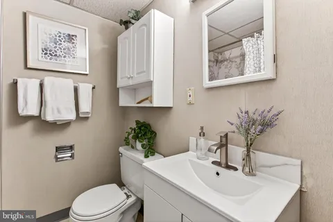 $864,000 | 905 North McKinley Road, Arlington, VA 22205