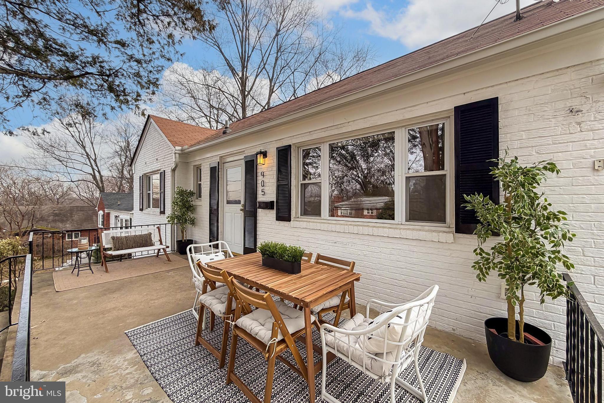 905 North McKinley Road Arlington, VA 22205 - Photo 3 of 32