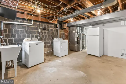 $864,000 | 905 North McKinley Road, Arlington, VA 22205