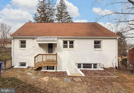 $864,000 | 905 North McKinley Road, Arlington, VA 22205