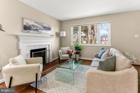 $864,000 | 905 North McKinley Road, Arlington, VA 22205