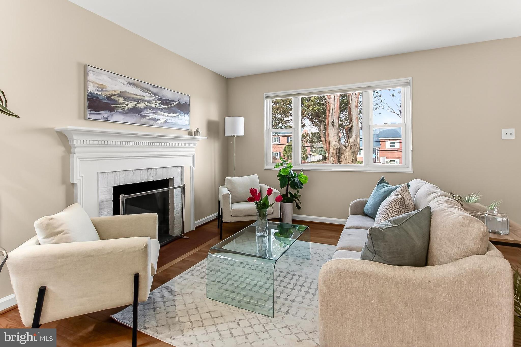 905 North McKinley Road Arlington, VA 22205 - Photo 4 of 32