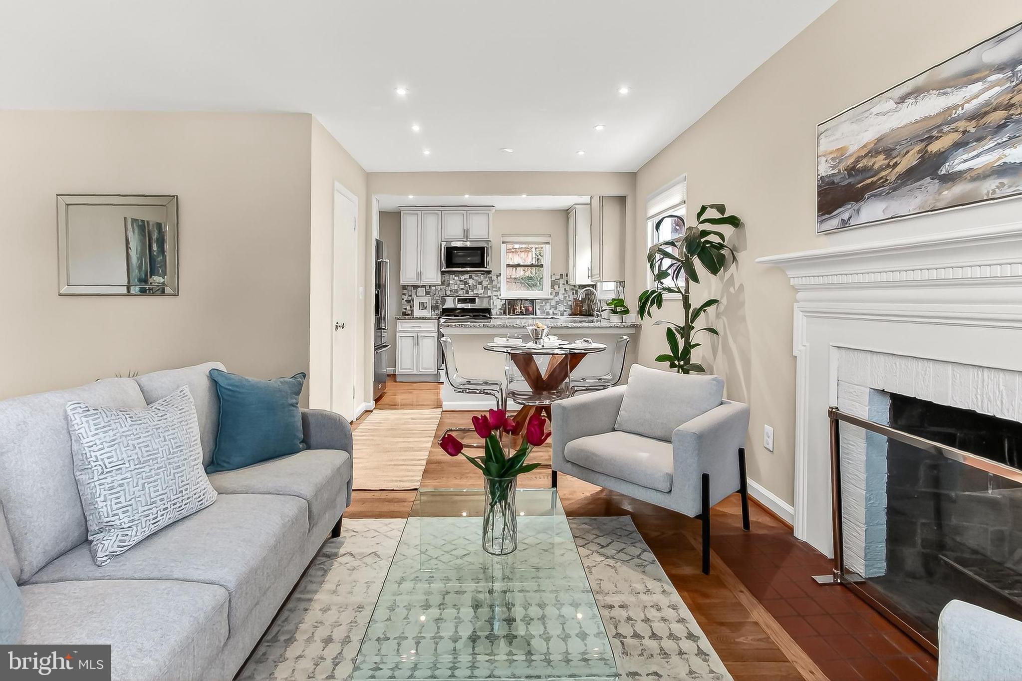 905 North McKinley Road Arlington, VA 22205 - Photo 6 of 32