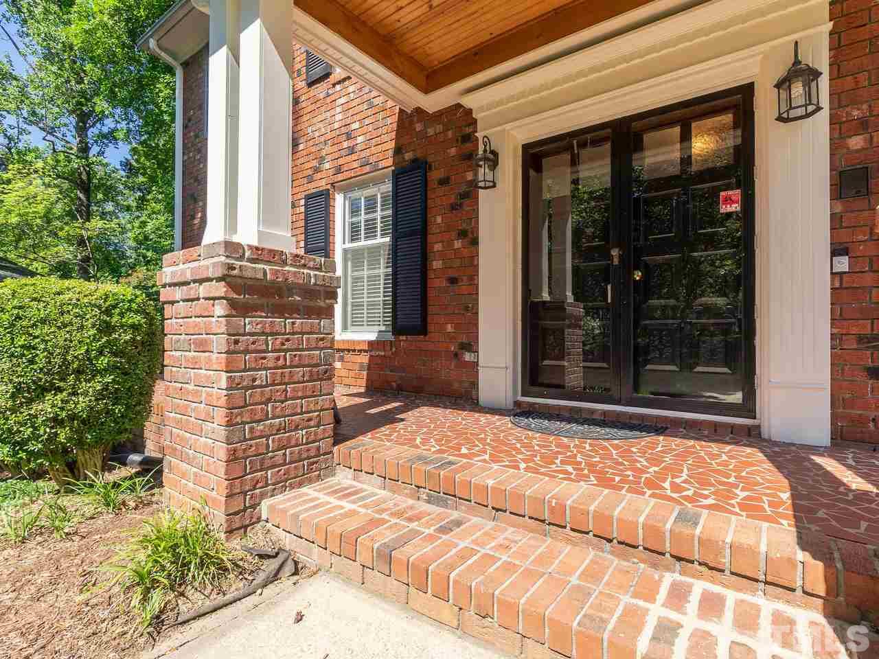 800 Faulkner Place Raleigh, NC 27609 - Photo 3 of 28