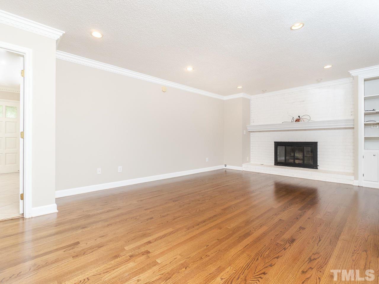 800 Faulkner Place Raleigh, NC 27609 - Photo 5 of 28