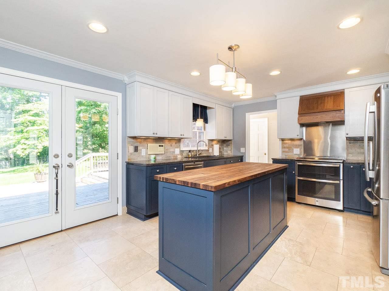 800 Faulkner Place Raleigh, NC 27609 - Photo 7 of 28