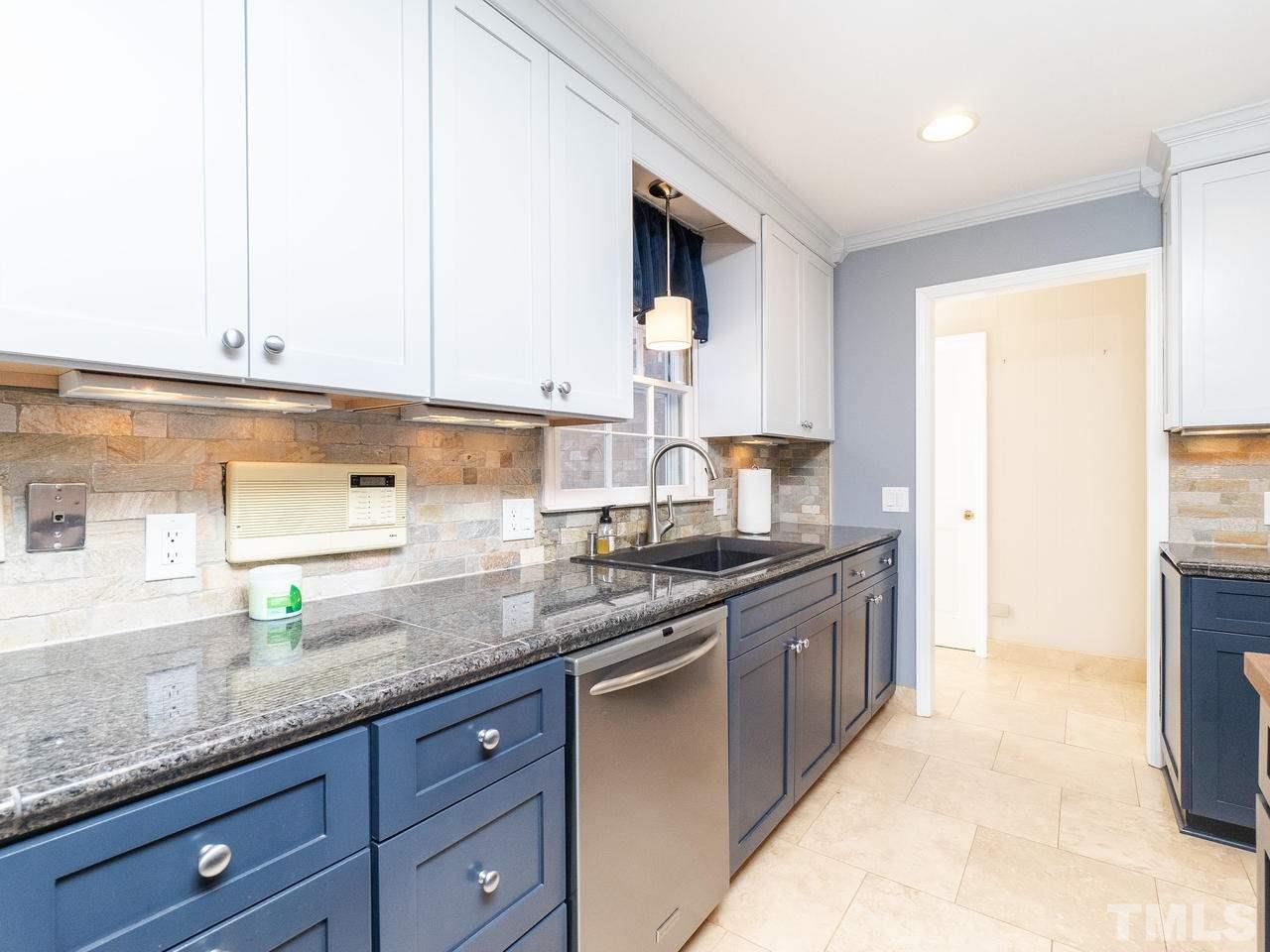800 Faulkner Place Raleigh, NC 27609 - Photo 10 of 28
