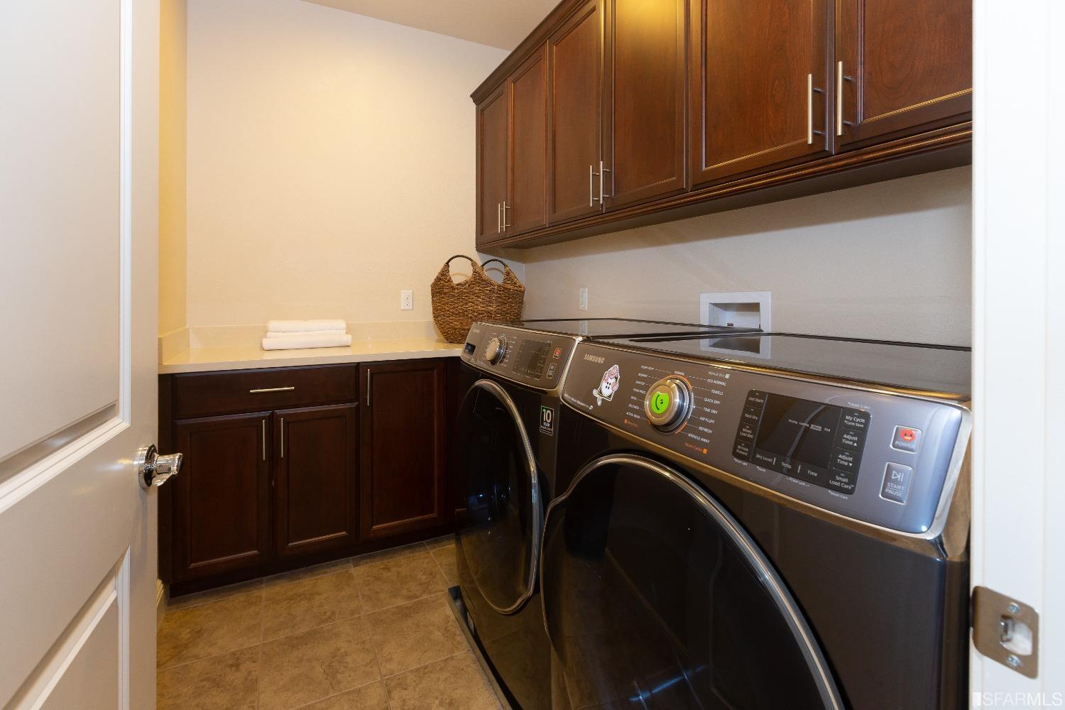 4456 Sunset View Drive Dublin, CA 94568 - Photo 28 of 40 a utility room with dryer and washer