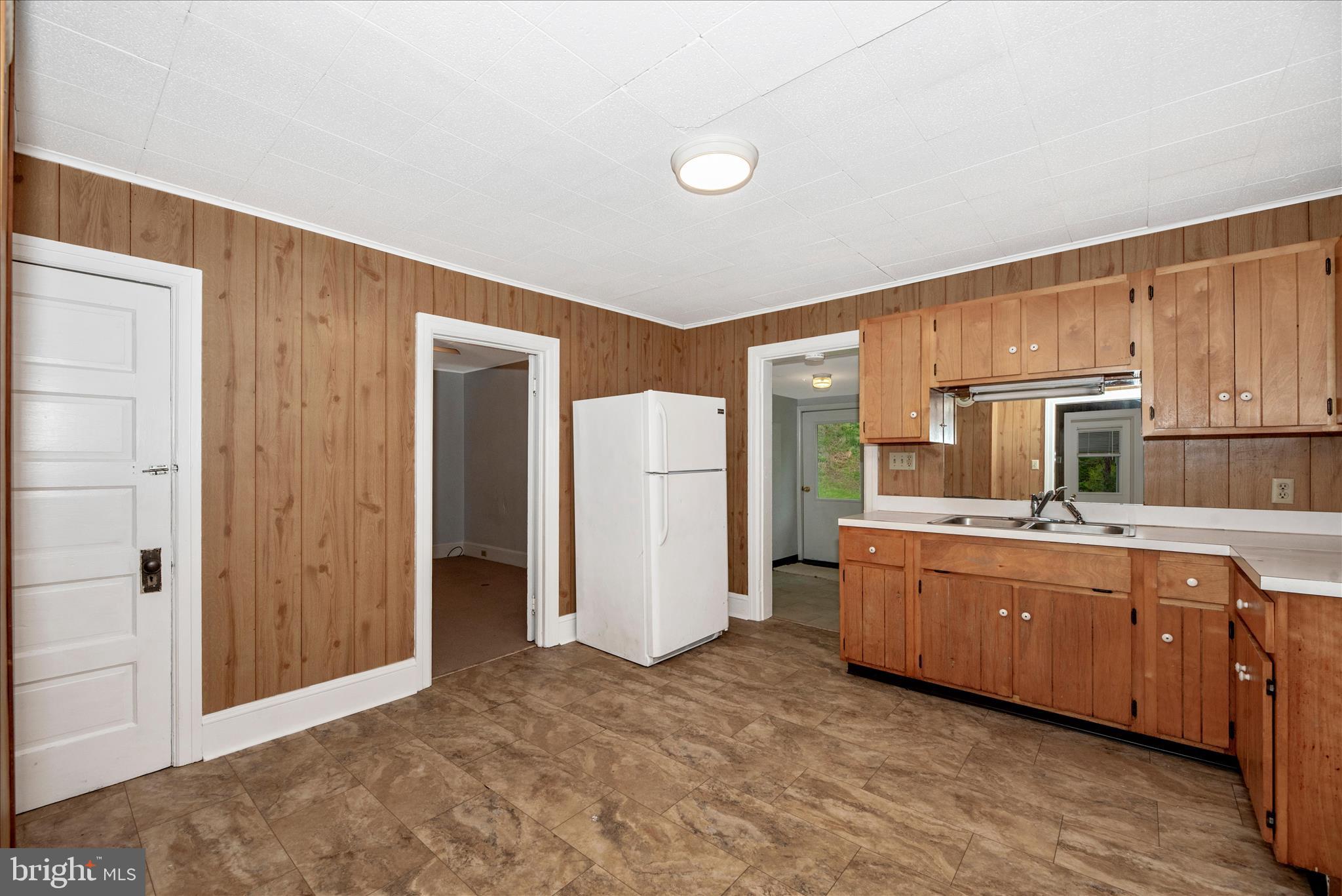 6419 Zittlestown Road Boonsboro, MD 21713 - Photo 11 of 38 Kitchen & Dining