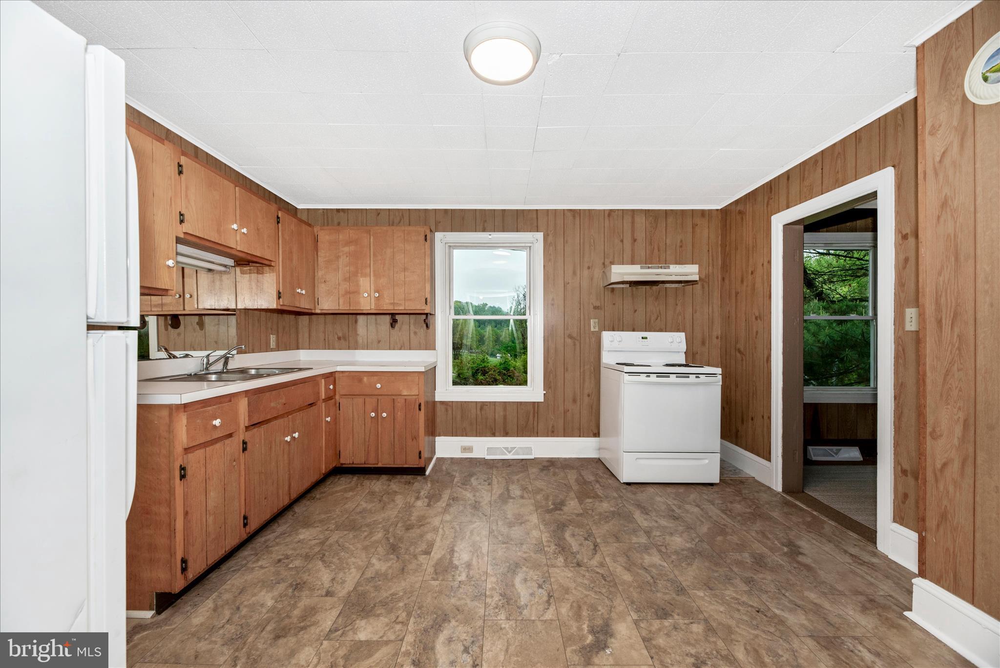 6419 Zittlestown Road Boonsboro, MD 21713 - Photo 13 of 38 Kitchen & Dining