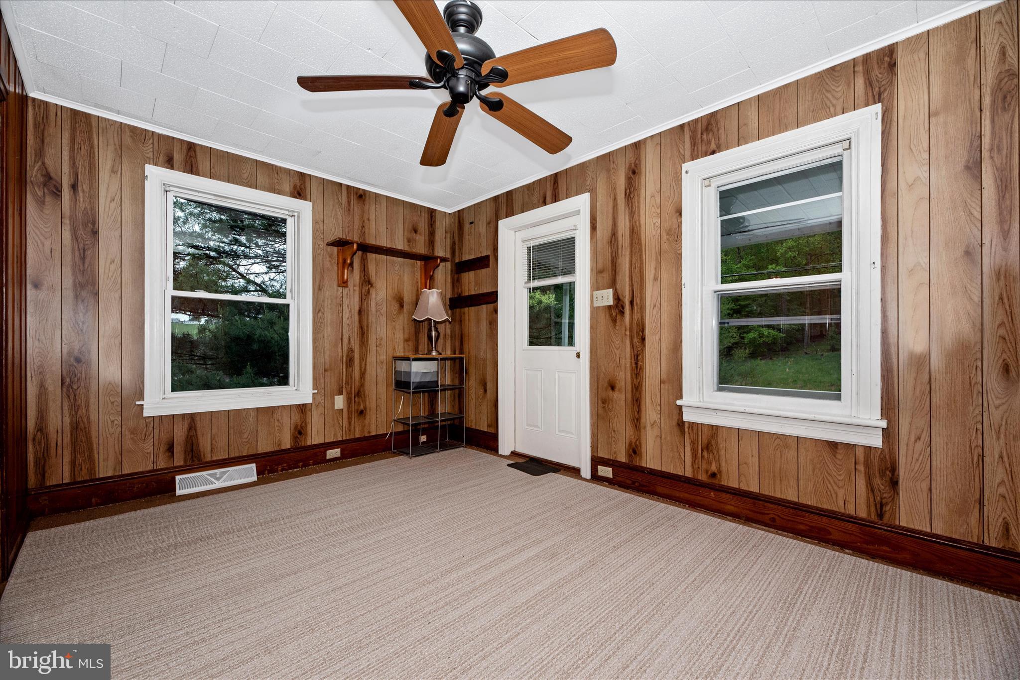 6419 Zittlestown Road Boonsboro, MD 21713 - Photo 5 of 38 Living Room