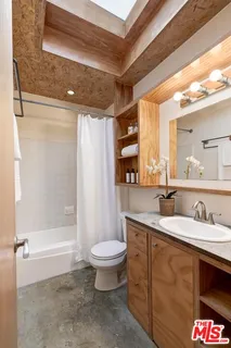 $699,000 | 1524 10th Street, Unit 6, Santa Monica, CA 90401