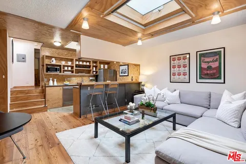 $699,000 | 1524 10th Street, Unit 6, Santa Monica, CA 90401