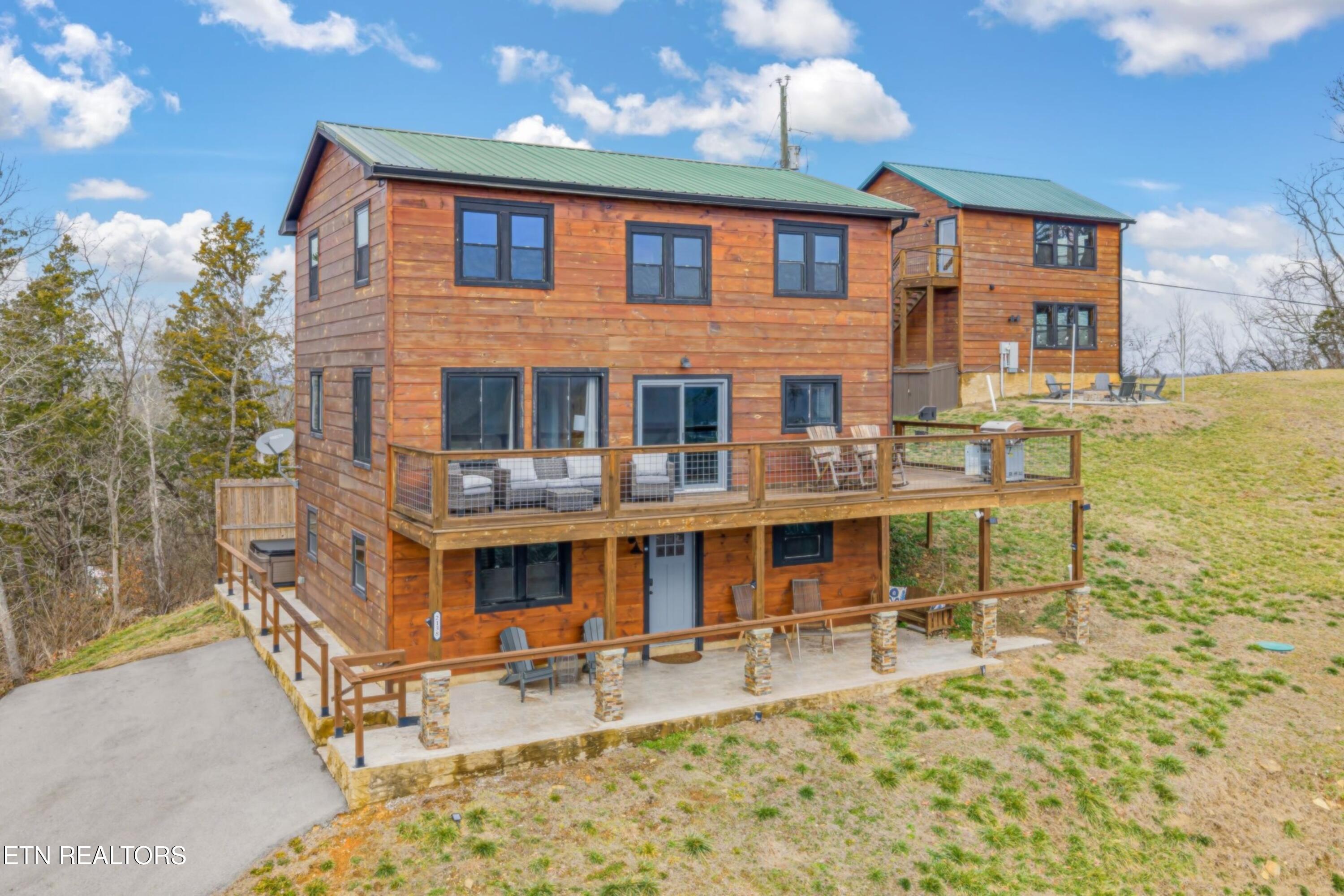 4 Bedrooms/4BathsMain House