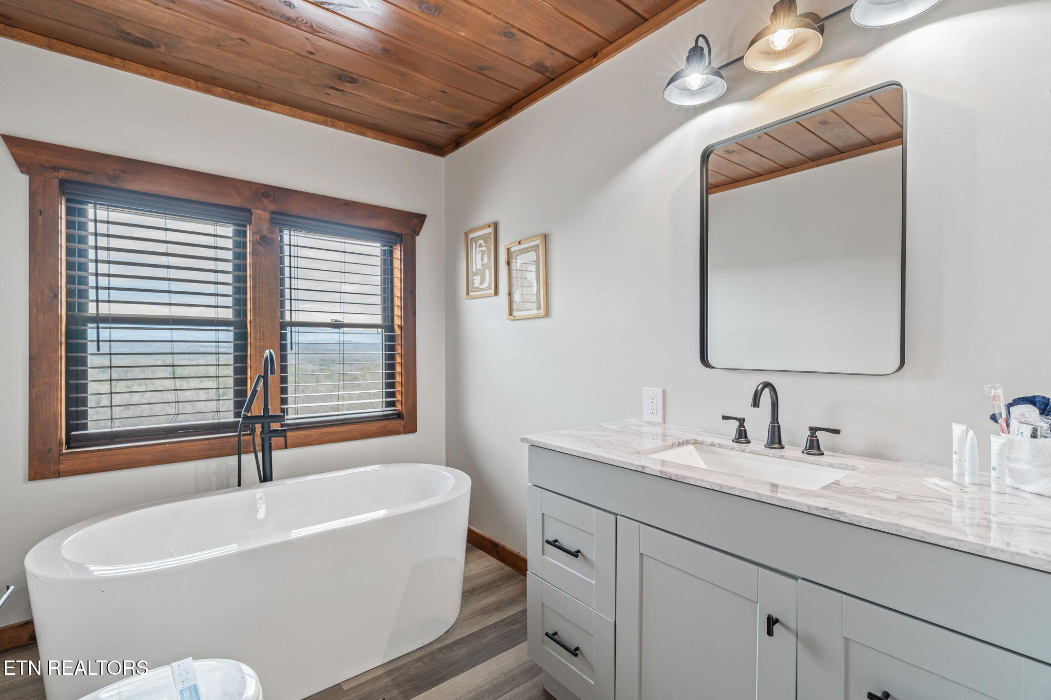 2138 Kerr Road Sevierville, TN 37876 - Photo 35 of 50 Beautiful Bathroom