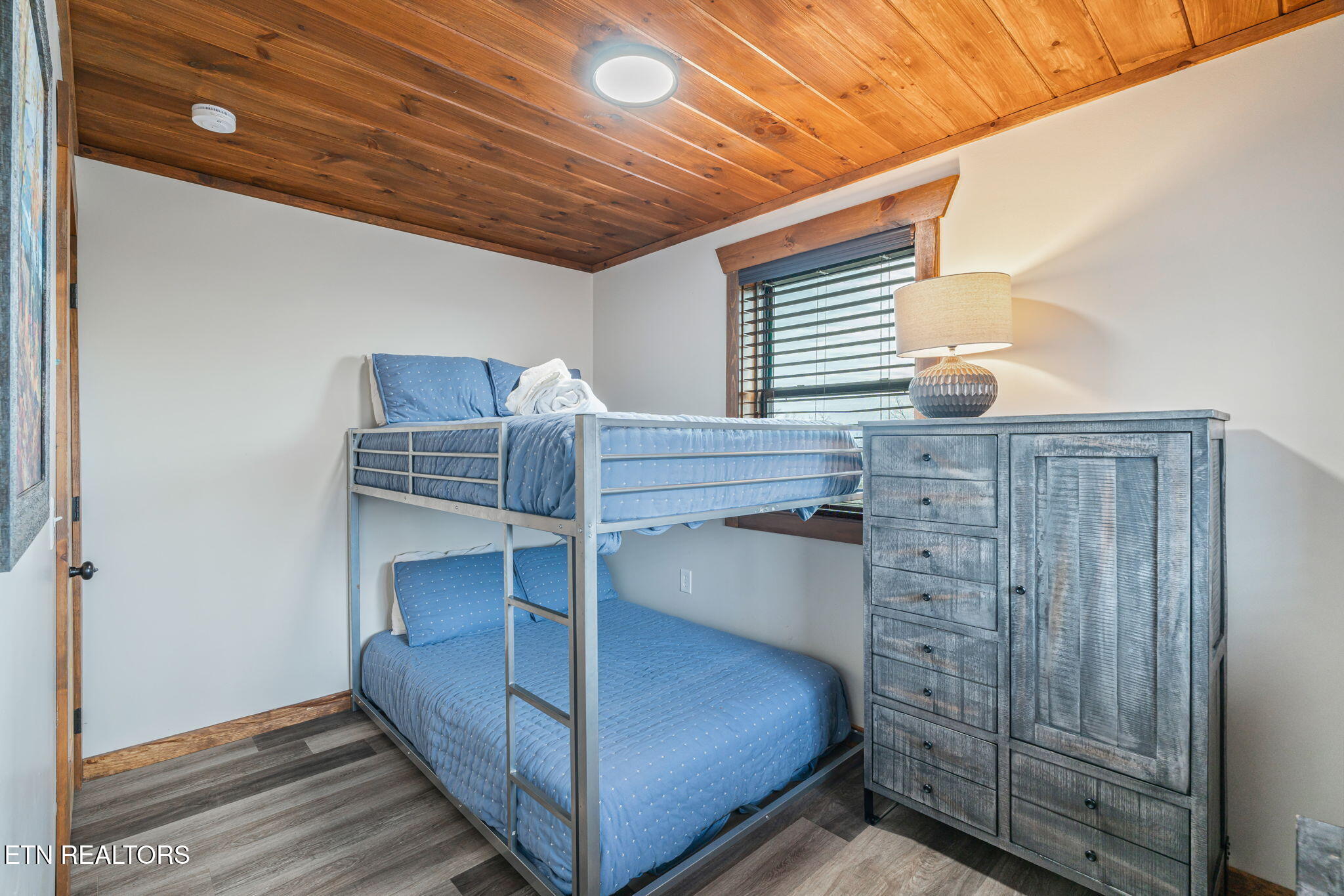 2138 Kerr Road Sevierville, TN 37876 - Photo 38 of 50 Full Size Bunk Bedroom