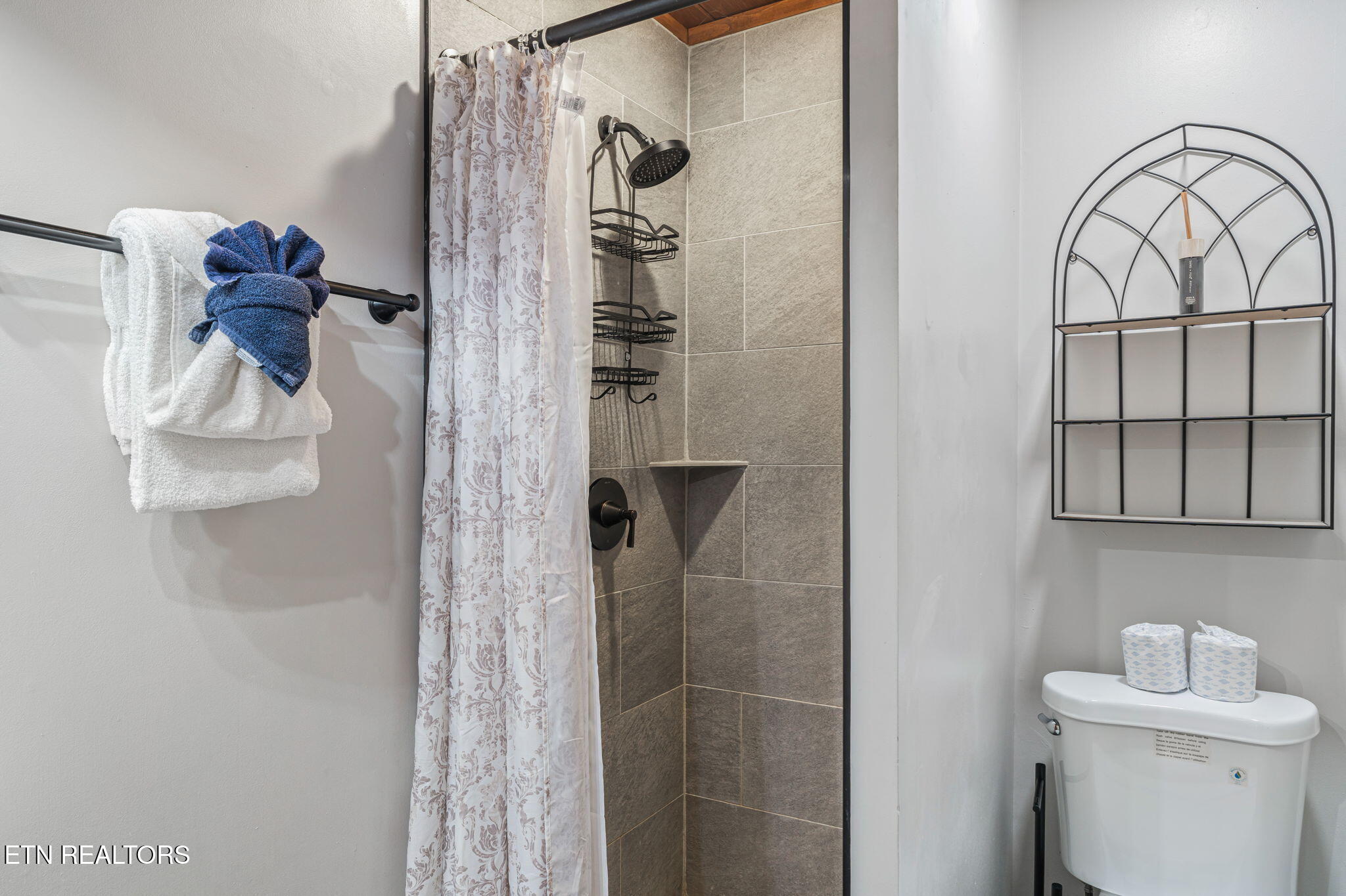 2138 Kerr Road Sevierville, TN 37876 - Photo 43 of 50 Step in Shower