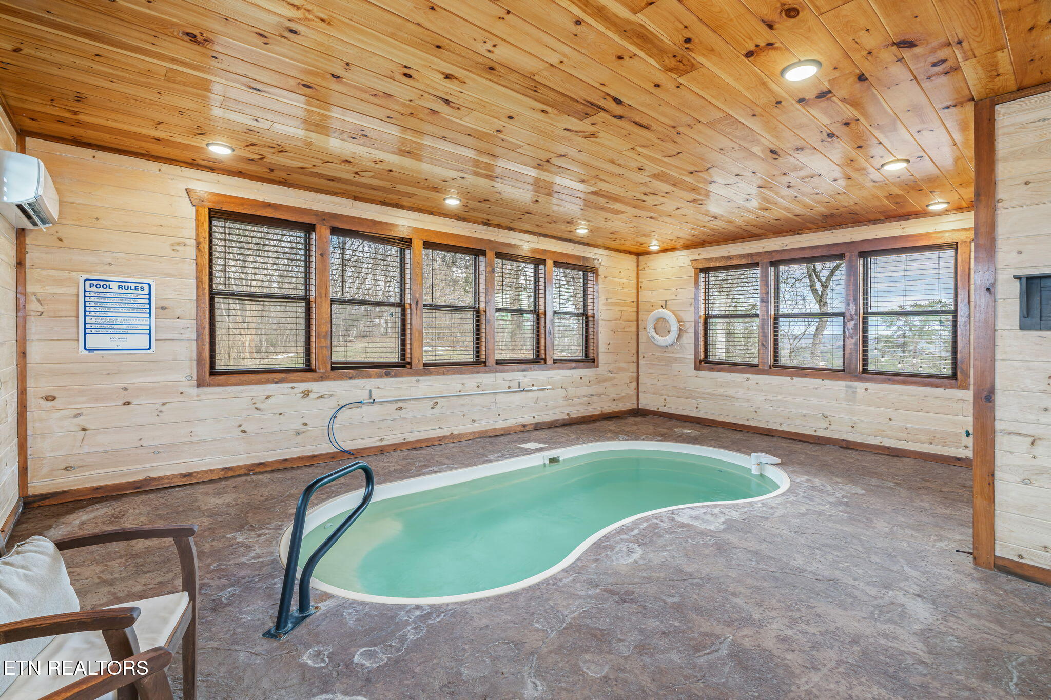 2138 Kerr Road Sevierville, TN 37876 - Photo 5 of 50 Indoor Pool, Lounge Area and Full Bath