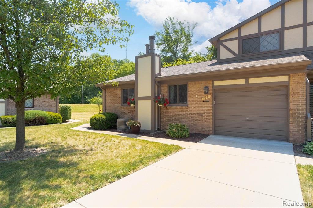 1931 Allenway Court Rochester Hills, MI 48309 - Photo 2 of 42