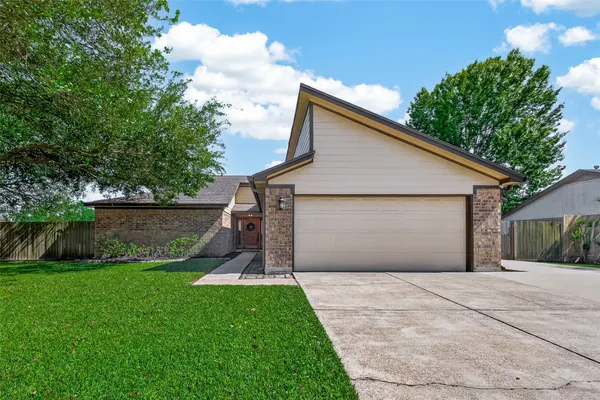 $309,900 | 12306 River Bend Drive, Mont Belvieu, TX 77523
