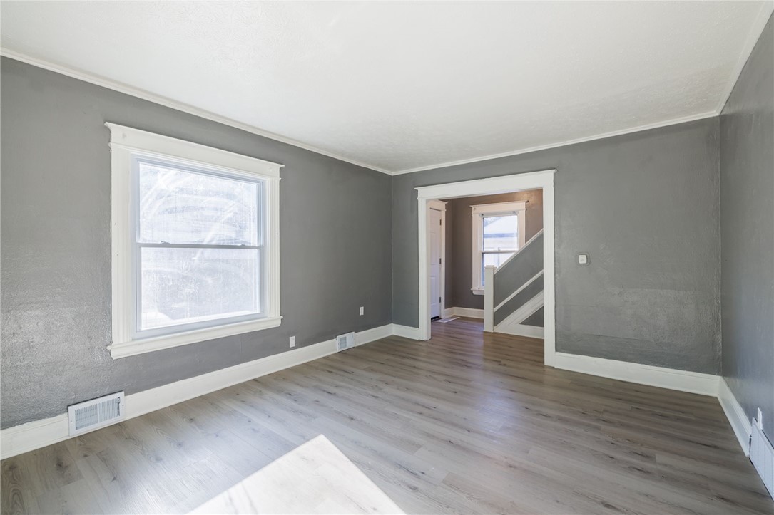 223 Cummings Street Rochester, NY 14609 - Photo 7 of 22 living room
