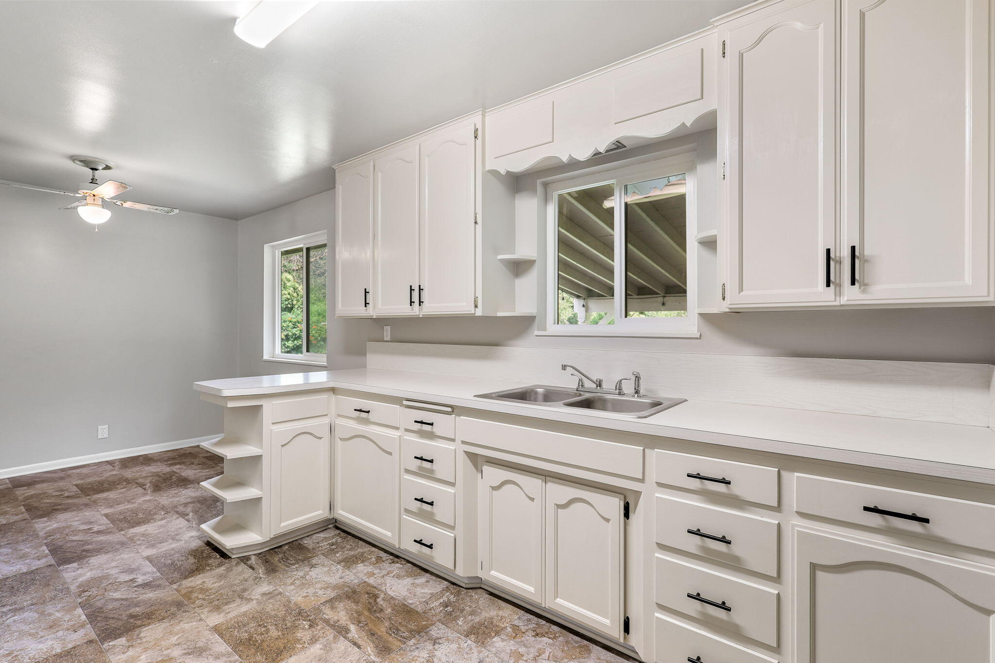 3071 Marmac Road Anderson, CA 96007 - Photo 11 of 28 Kitchen