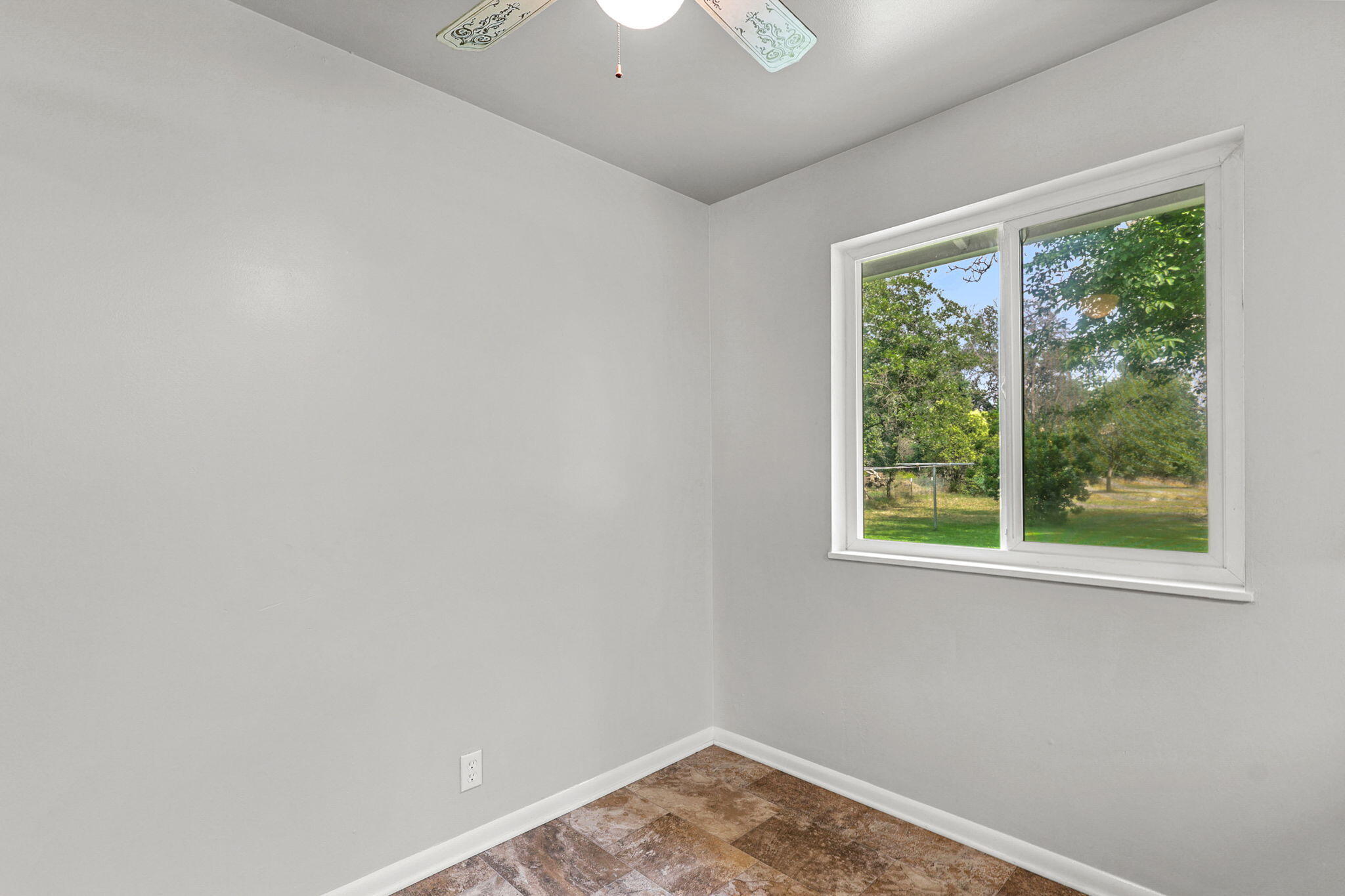 3071 Marmac Road Anderson, CA 96007 - Photo 12 of 28 Dining Area