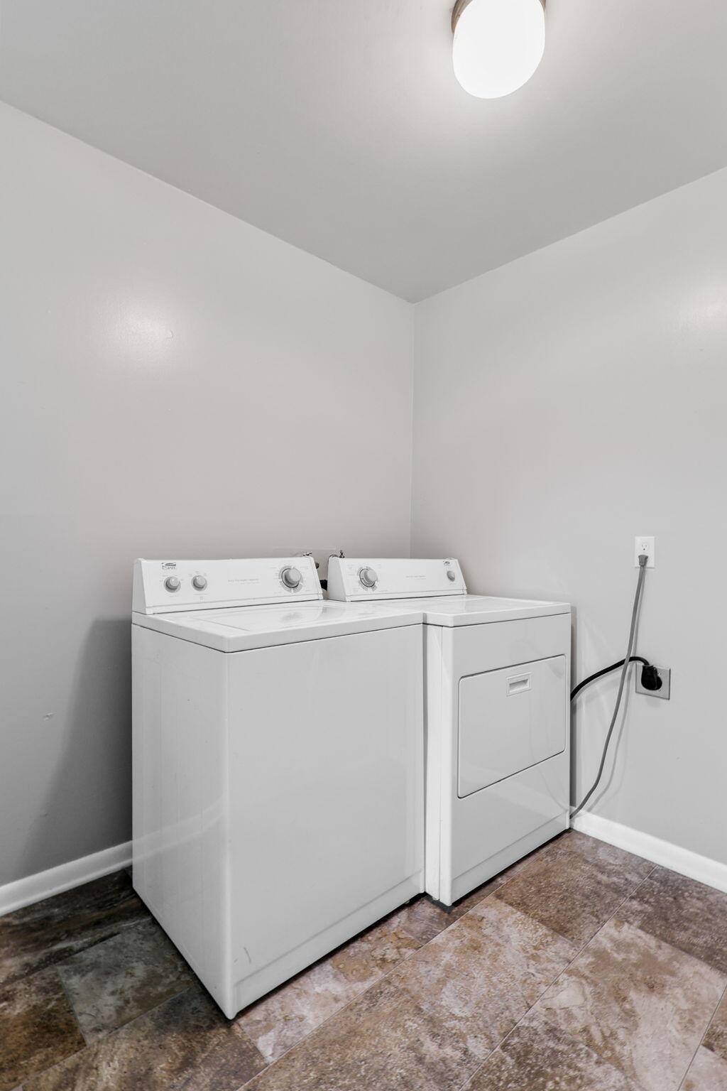 3071 Marmac Road Anderson, CA 96007 - Photo 21 of 28 Laundry Room