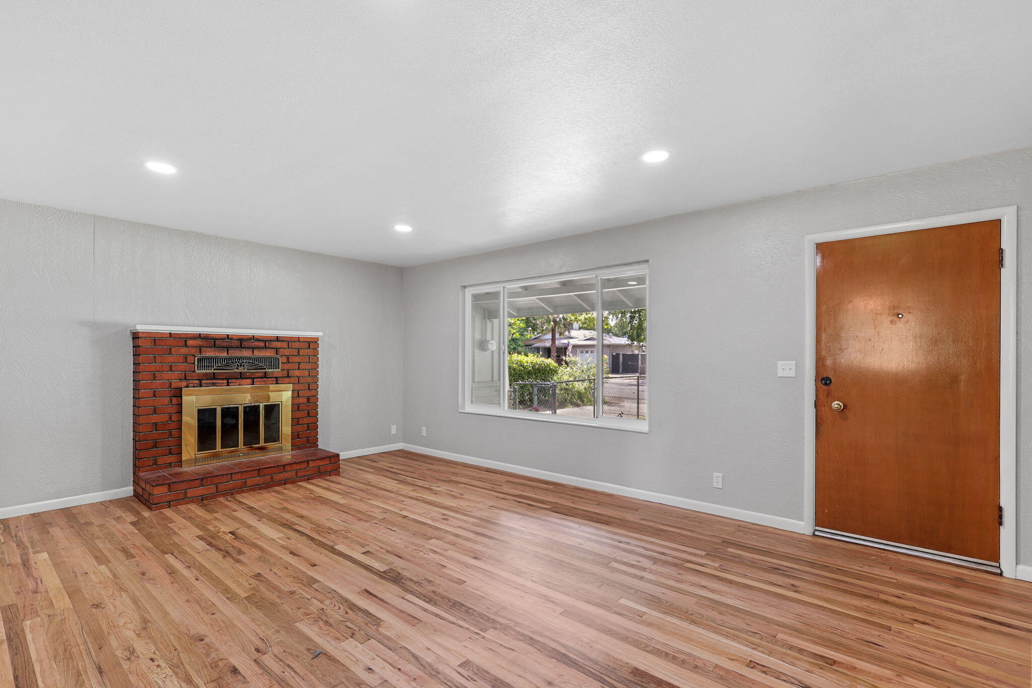 3071 Marmac Road Anderson, CA 96007 - Photo 6 of 28 Living Room