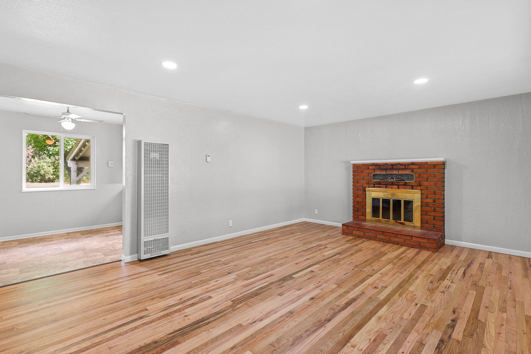 3071 Marmac Road Anderson, CA 96007 - Photo 7 of 28 Living Room