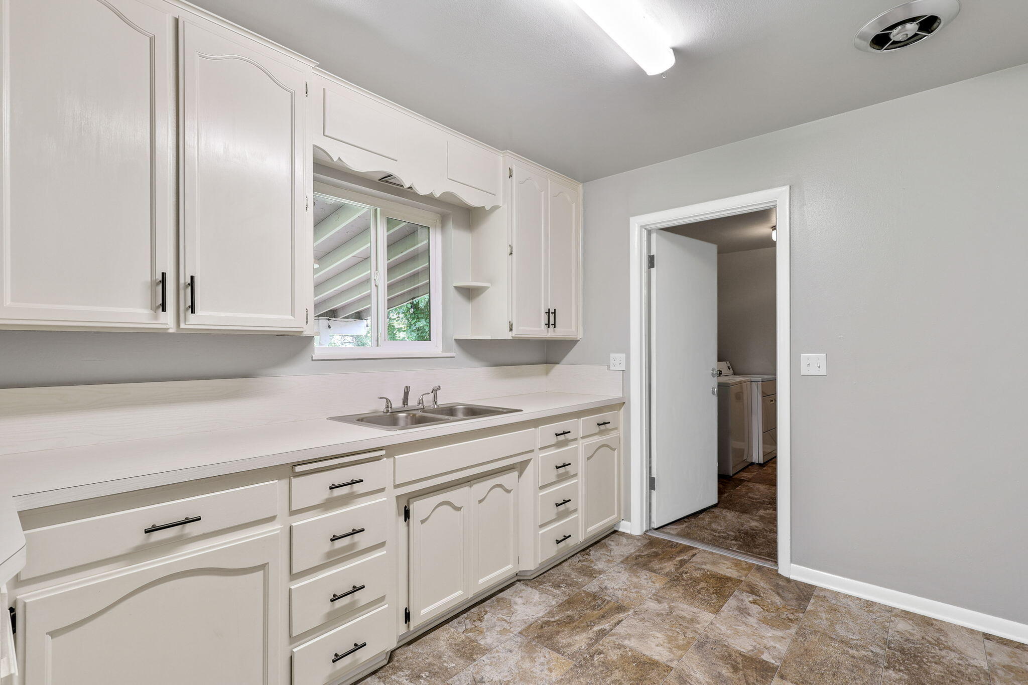 3071 Marmac Road Anderson, CA 96007 - Photo 10 of 28 Kitchen