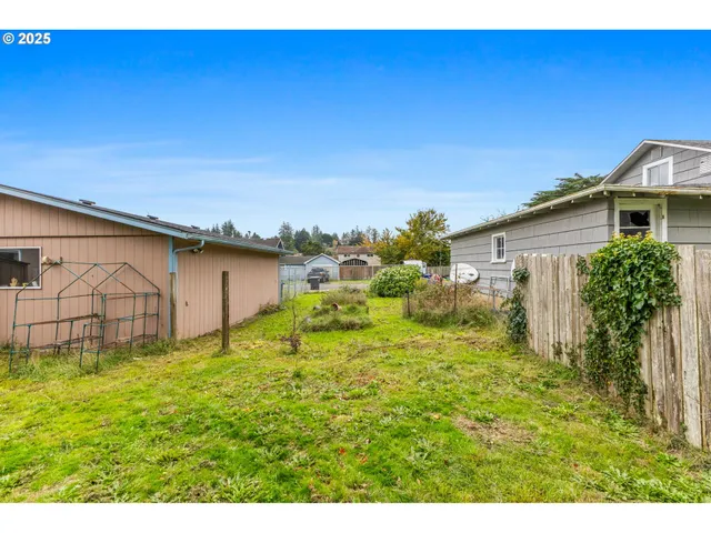 $375,000 | 620 North Bay Street, Waldport, OR 97394