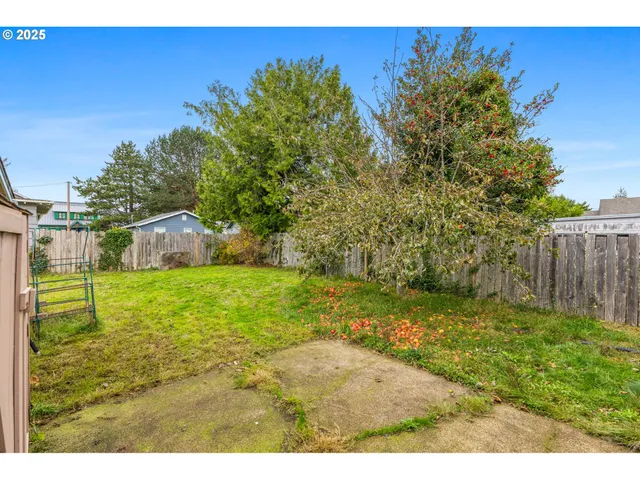 $375,000 | 620 North Bay Street, Waldport, OR 97394