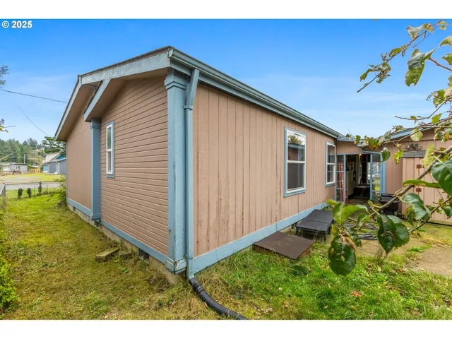 $375,000 | 620 North Bay Street, Waldport, OR 97394