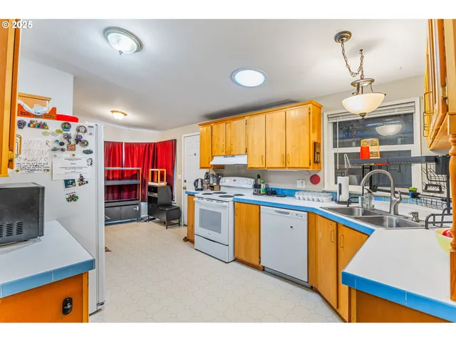 $375,000 | 620 North Bay Street, Waldport, OR 97394