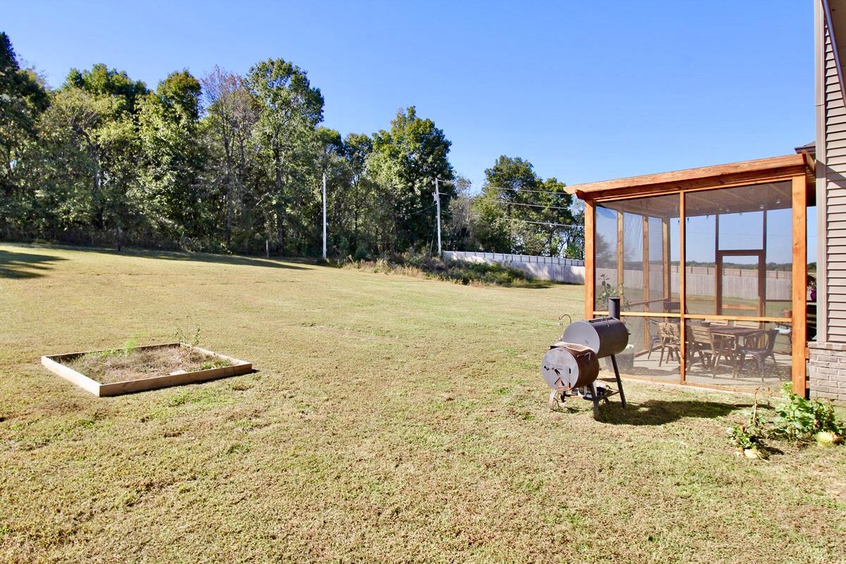 1044 Luton Way White House, TN 37188 - Photo 22 of 26 a backyard of a house with table and chairs