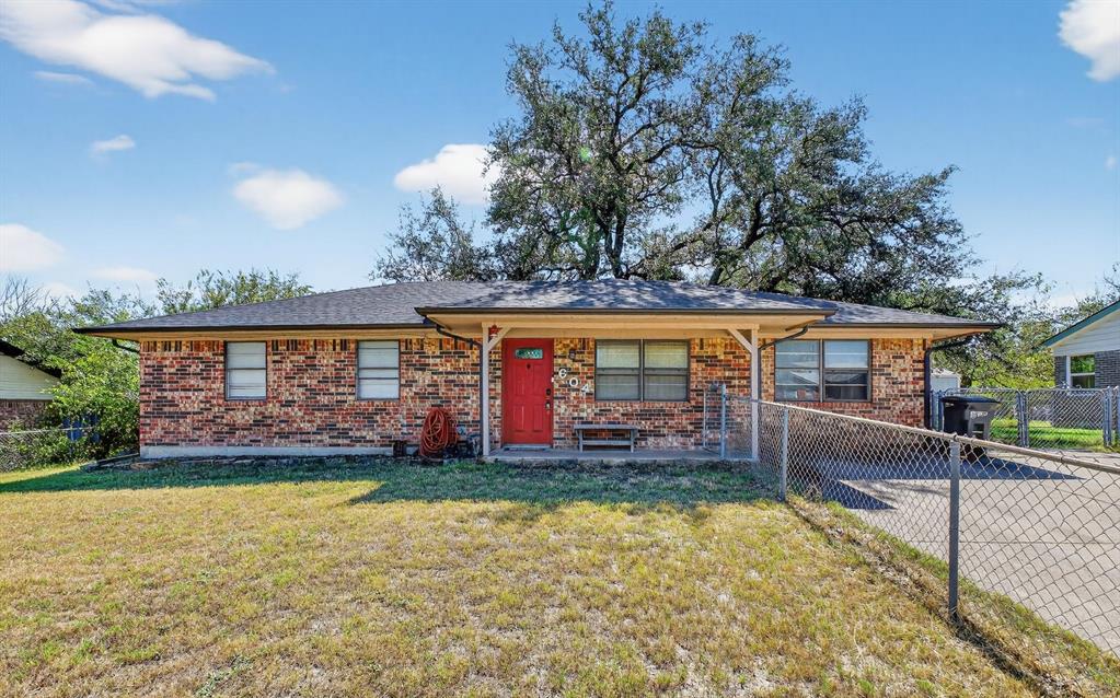 604 Fegan Street Weatherford, TX 76086 - Photo 3 of 36 front view of a house with a yard