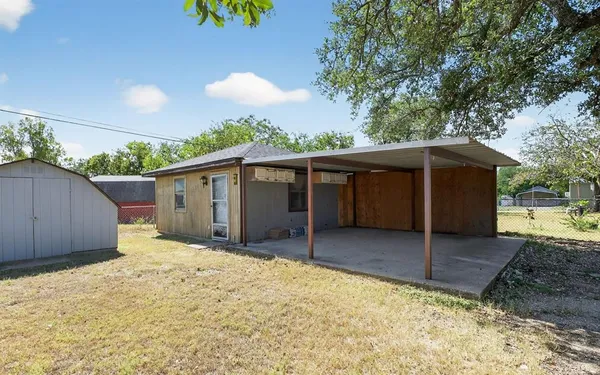 a view of a house with a backyard