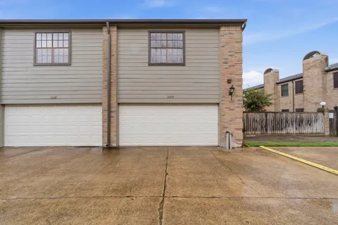 $179,000 | 9850 Pagewood Lane, Unit 1009, Houston, TX 77063