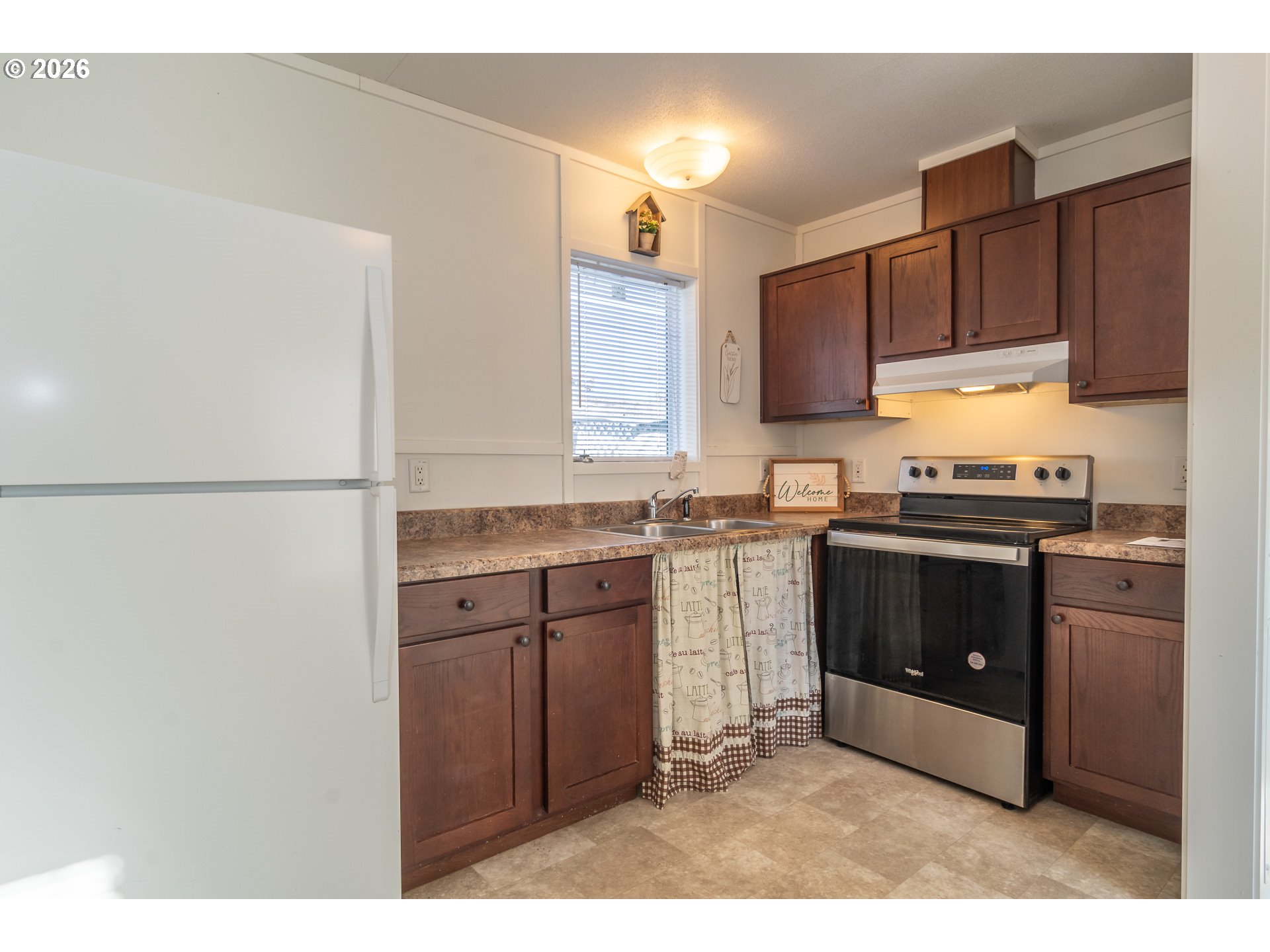 5000 Northeast Stephens Street, Unit 40 Roseburg, OR 97470 - Photo 15 of 27 a kitchen with a sink and a refrigerator