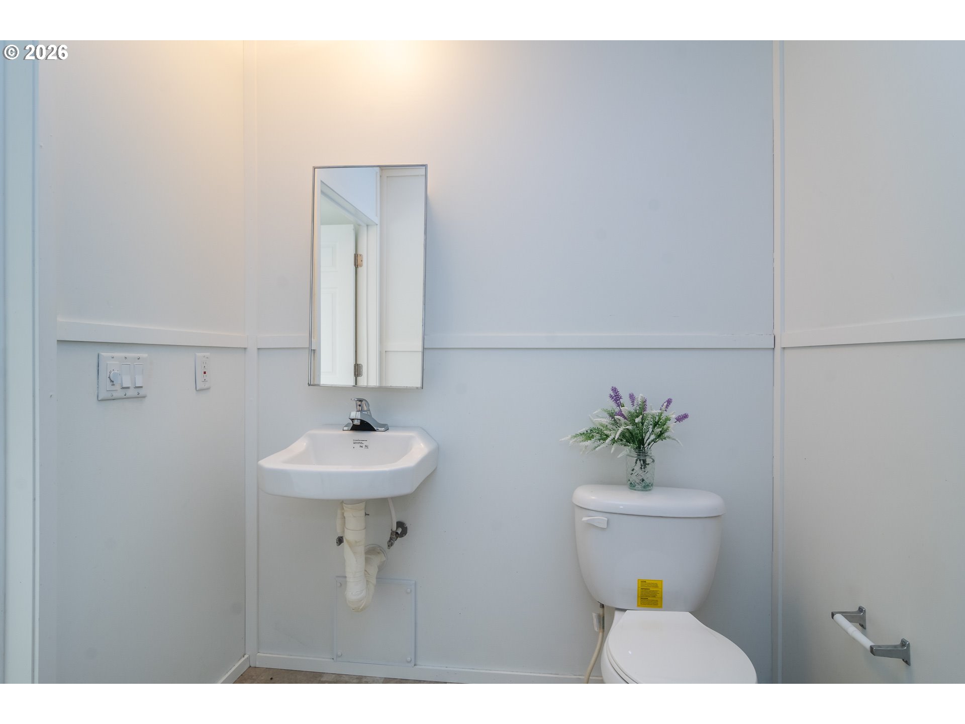5000 Northeast Stephens Street, Unit 40 Roseburg, OR 97470 - Photo 20 of 27 a bathroom with a sink toilet and a mirror