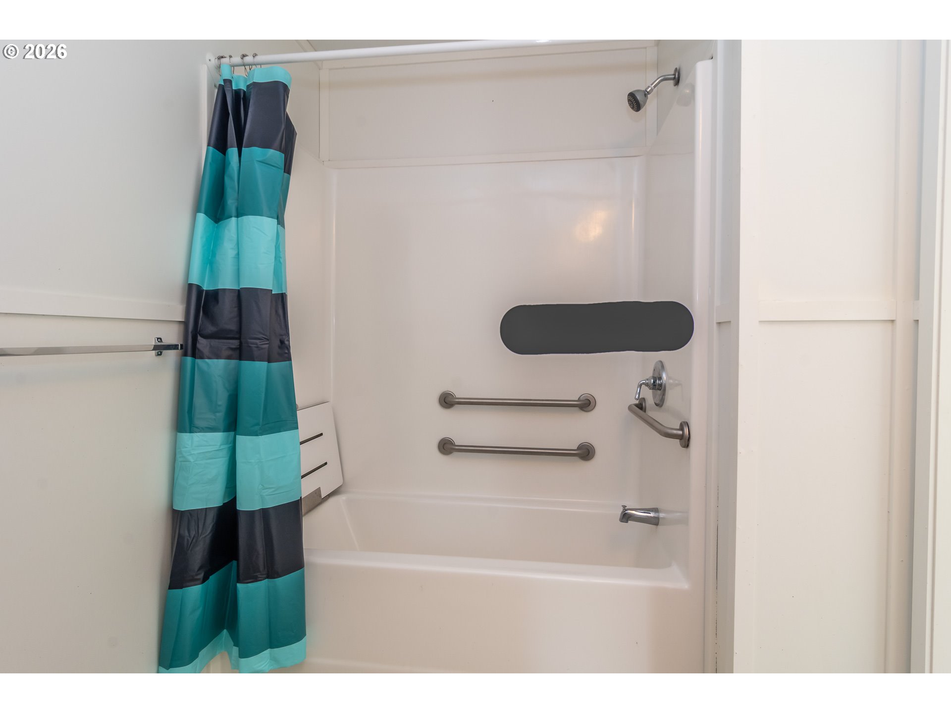 5000 Northeast Stephens Street, Unit 40 Roseburg, OR 97470 - Photo 21 of 27 a bathroom with a shower and a tub