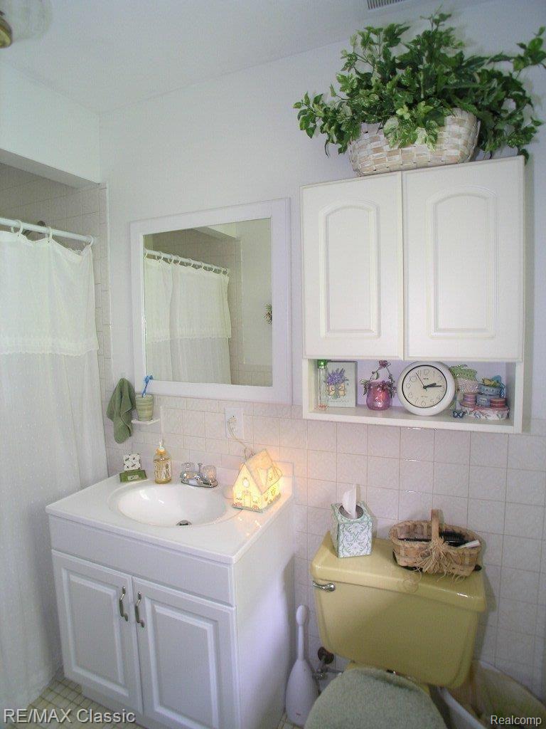 312 Whims Lane Rochester, MI 48306 - Photo 12 of 19 Temp Whims and Creekside 030.JPG