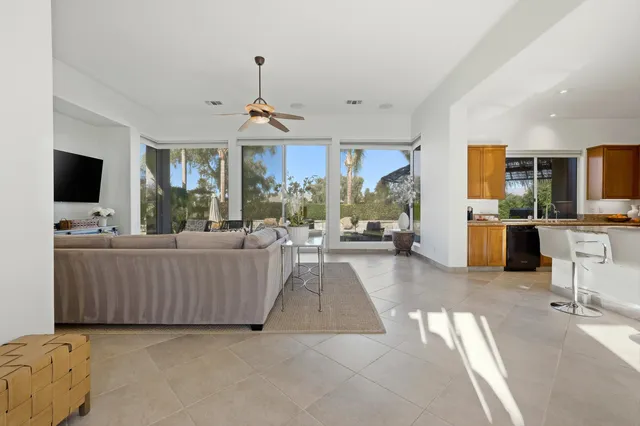 $1,299,000 | 261 Loch Lomond Road, Rancho Mirage, CA 92270