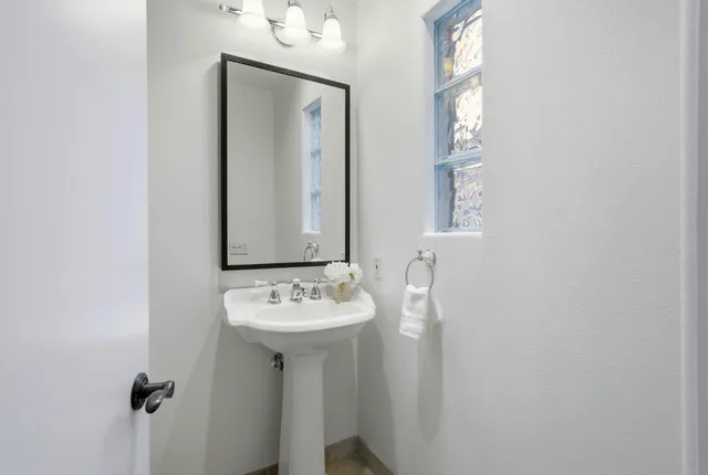 $1,299,000 | 261 Loch Lomond Road, Rancho Mirage, CA 92270